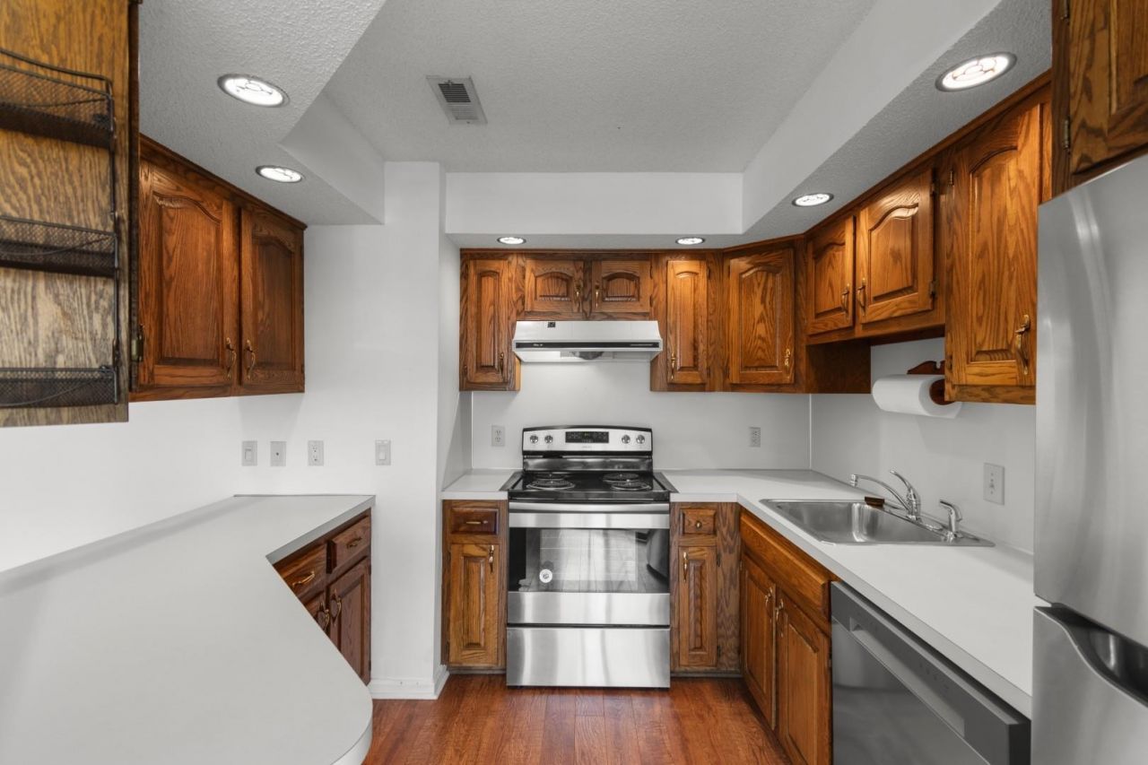 4218 Pinehurst Circle Photo 6