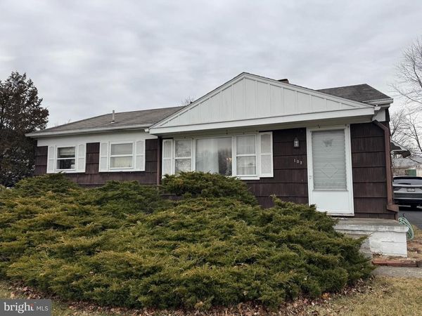 102 LINCOLN DRIVE, FAYETTEVILLE, PA 17222