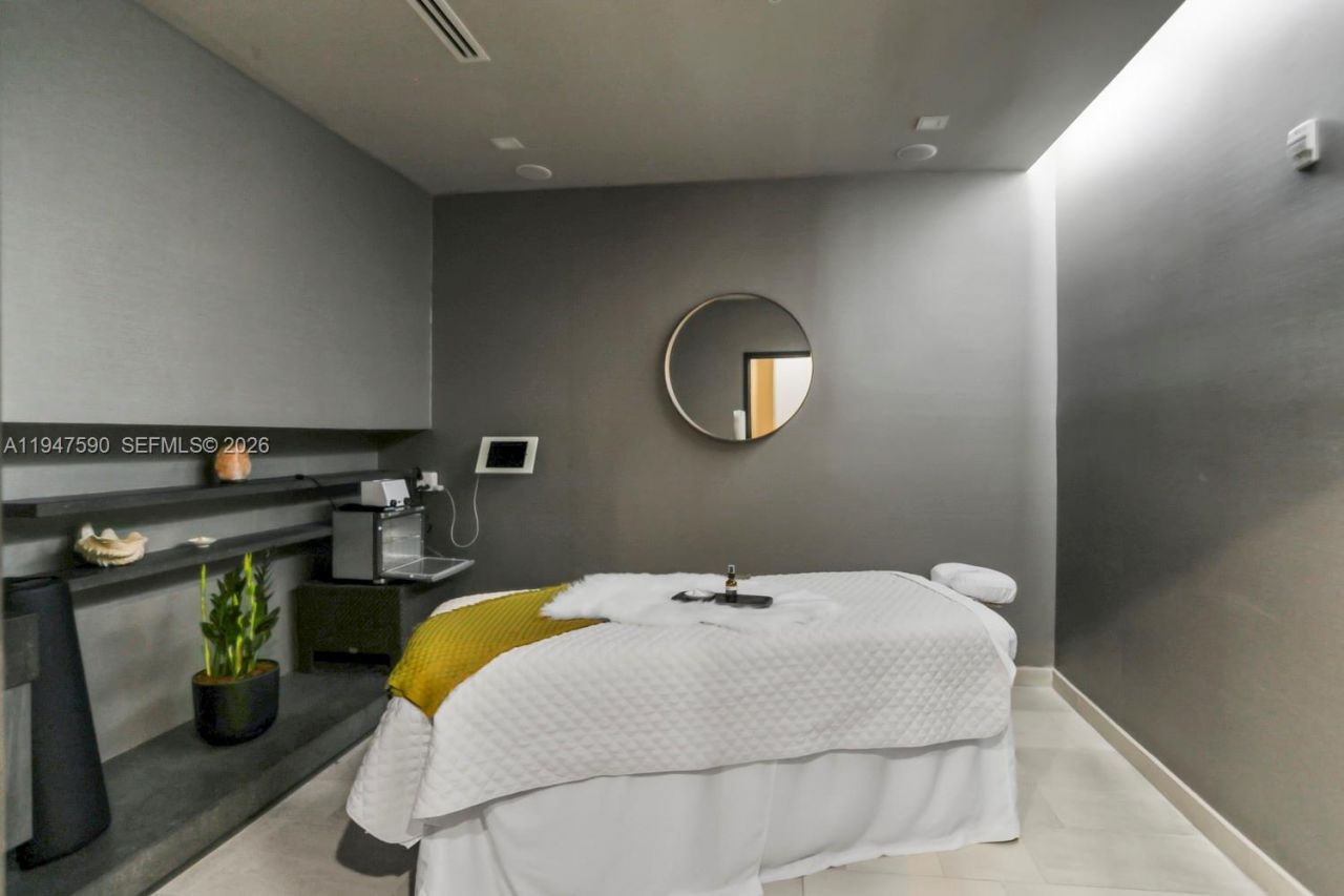 1850 S Ocean Dr, Unit 805, Hallandale Beach, FL 33009 Photo