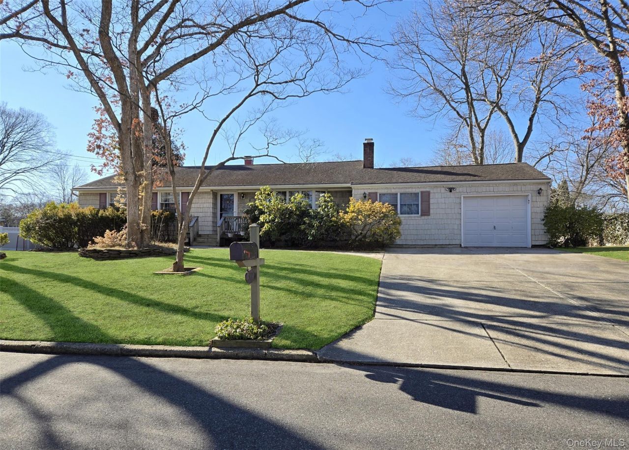 38 Woodbury Road, Farmingville, NY 11738 Main Photo