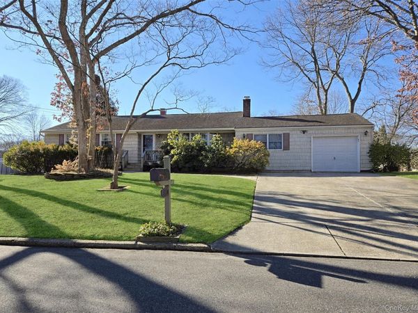 38 Woodbury Road, Farmingville, NY 11738