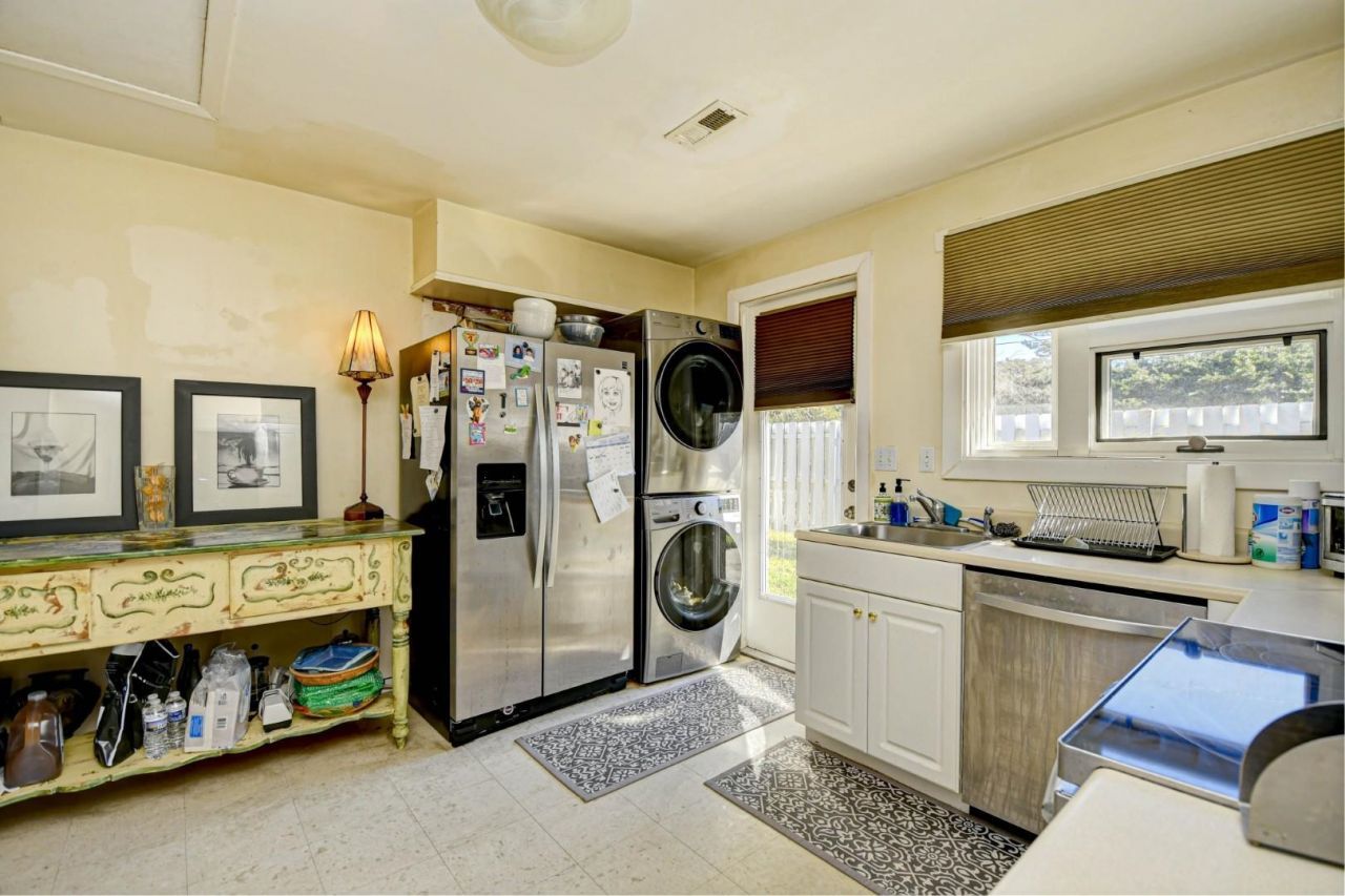 536 Redwood Ave. Photo 12