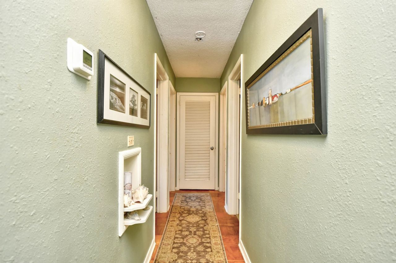 536 Redwood Ave. Photo 13