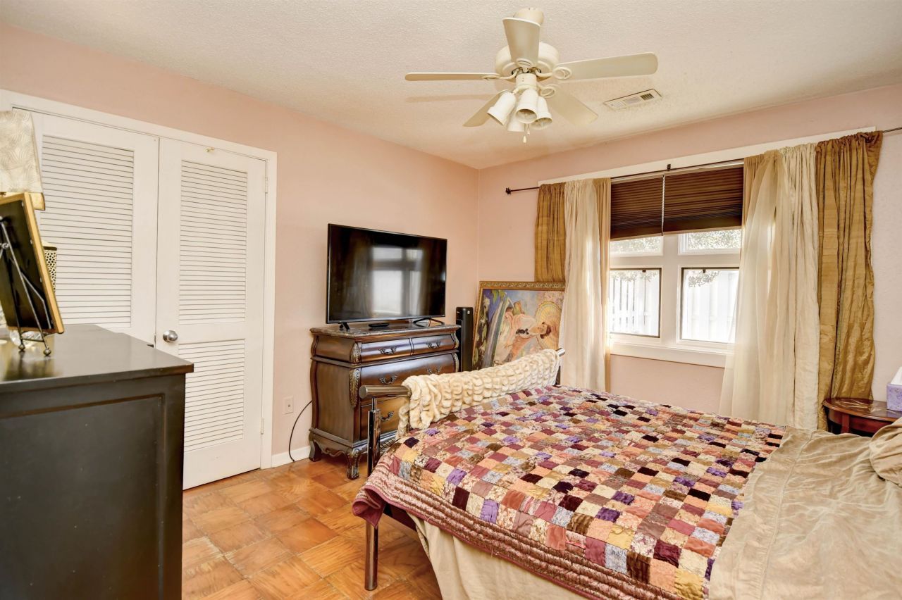 536 Redwood Ave. Photo 14