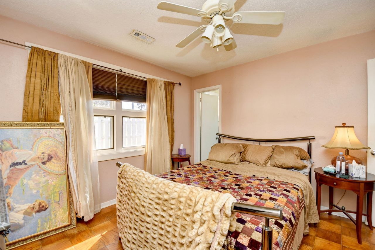 536 Redwood Ave. Photo 15