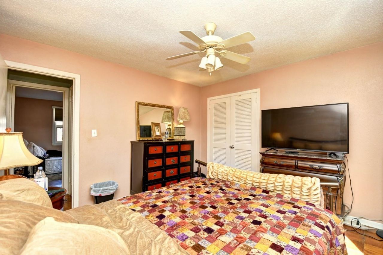 536 Redwood Ave. Photo 17