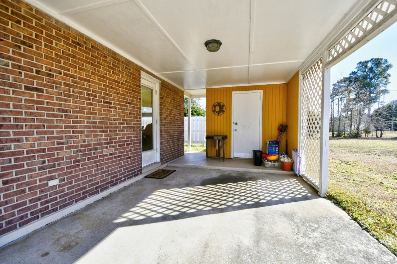 536 Redwood Ave. Photo 20