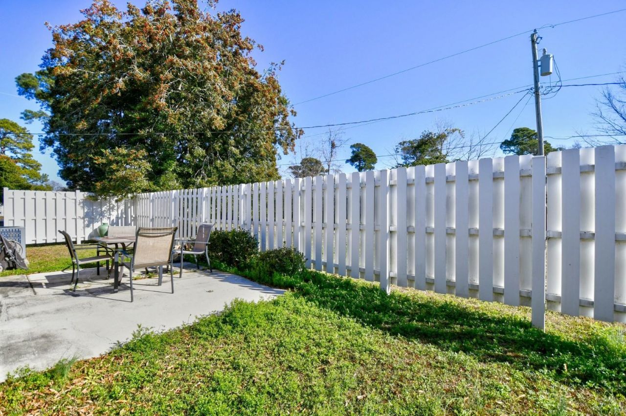 536 Redwood Ave. Photo 21