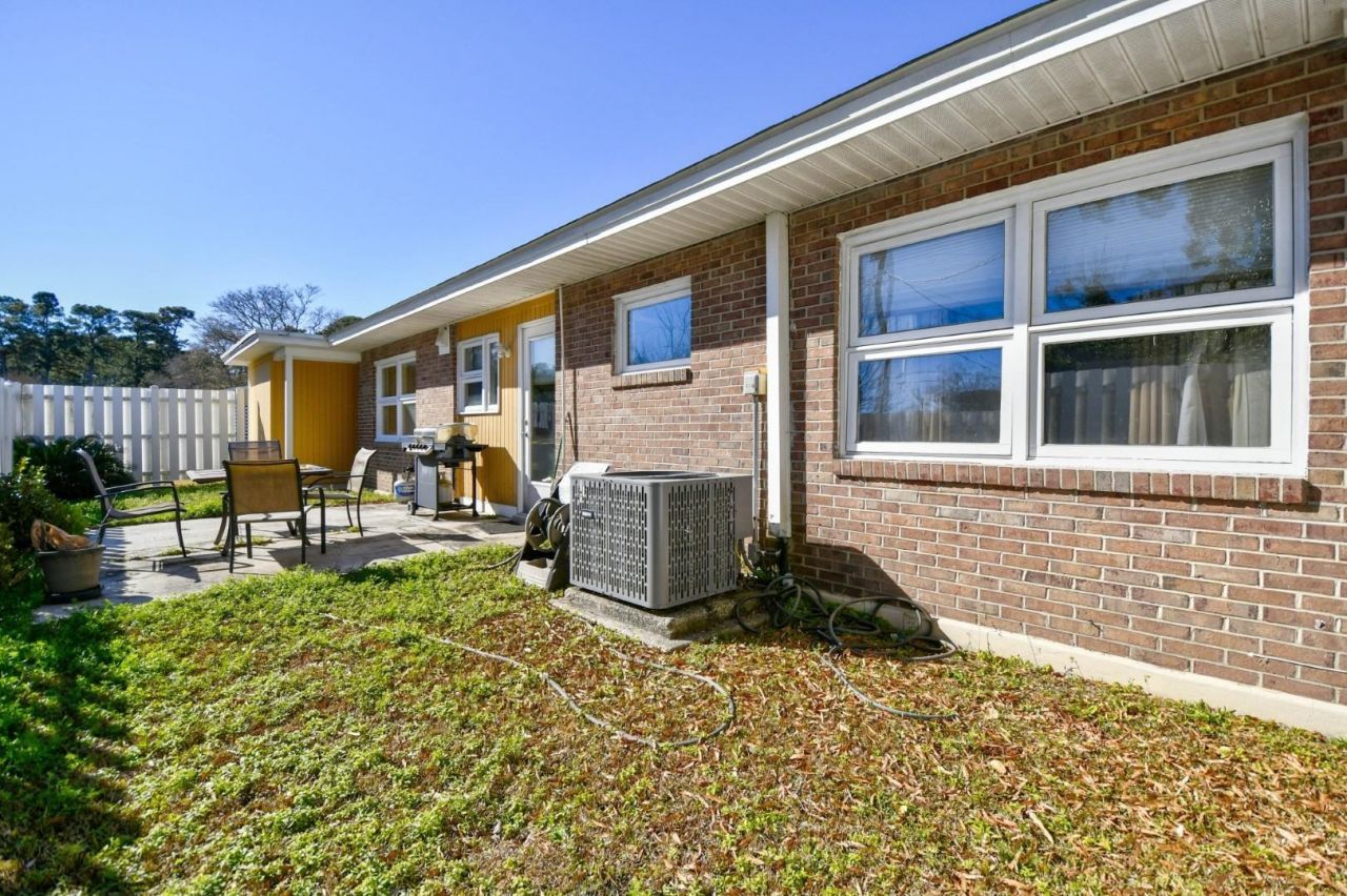 536 Redwood Ave. Photo 24