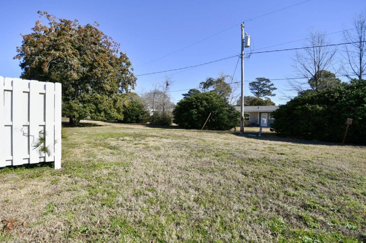 536 Redwood Ave. Photo 25