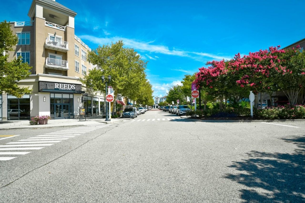 536 Redwood Ave. Photo 32