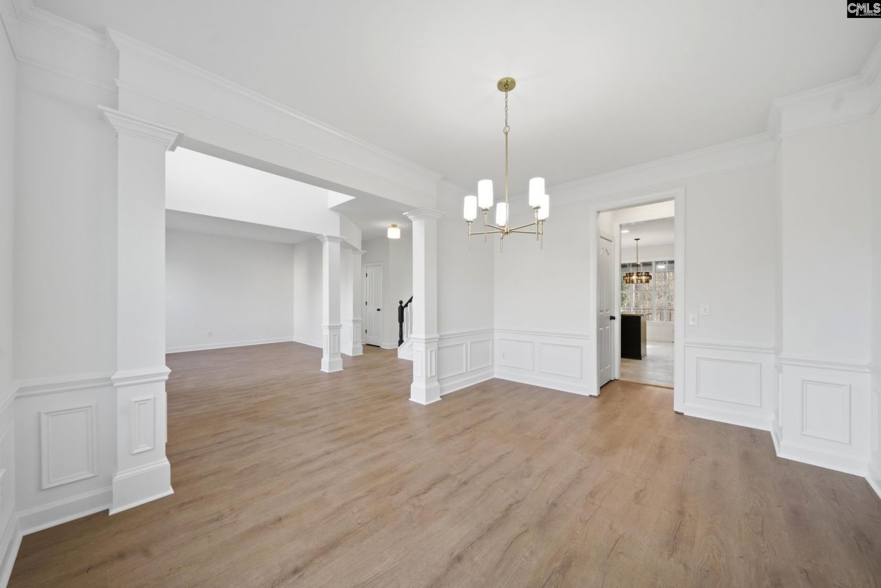 300 W Ashford Way Photo 4