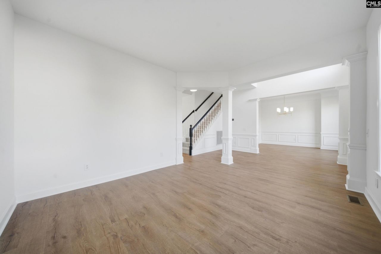 300 W Ashford Way Photo 8