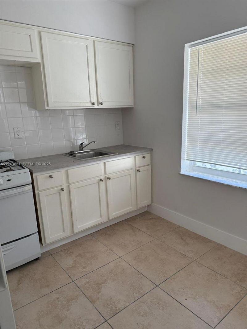 7611 Harding Ave, Unit 5, Miami Beach, FL 33141 Photo