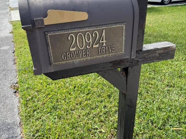 20924 Grouper Dr, Cutler Bay, FL 33189