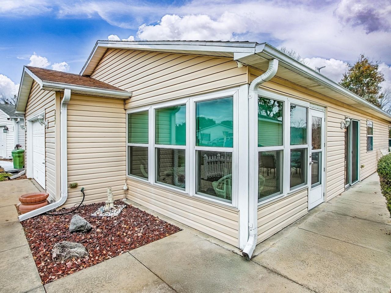 221 Montoya Drive, The Villages, FL 32159 Main Photo