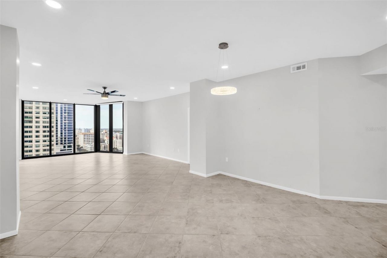 1 Beach Drive Se, Unit 1910, Saint Petersburg, FL 33701 Photo