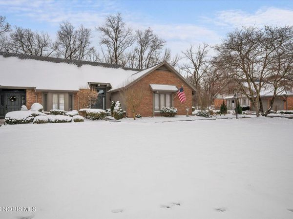 36 Wolf Ridge Drive, Holland, OH 43528