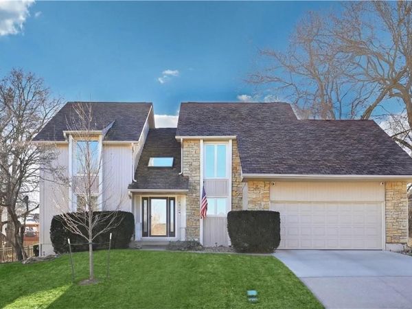 4014 NE Woodridge Drive, Lee's Summit, MO 64064