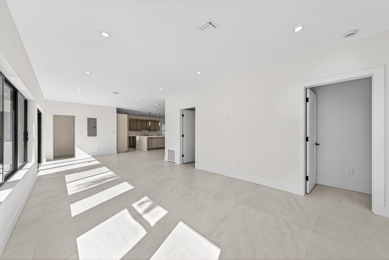 1004 Avon Road, West Palm Beach, FL 33401 Photo