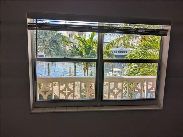 815 Middle River Dr, Unit 215, Fort Lauderdale, FL 33304