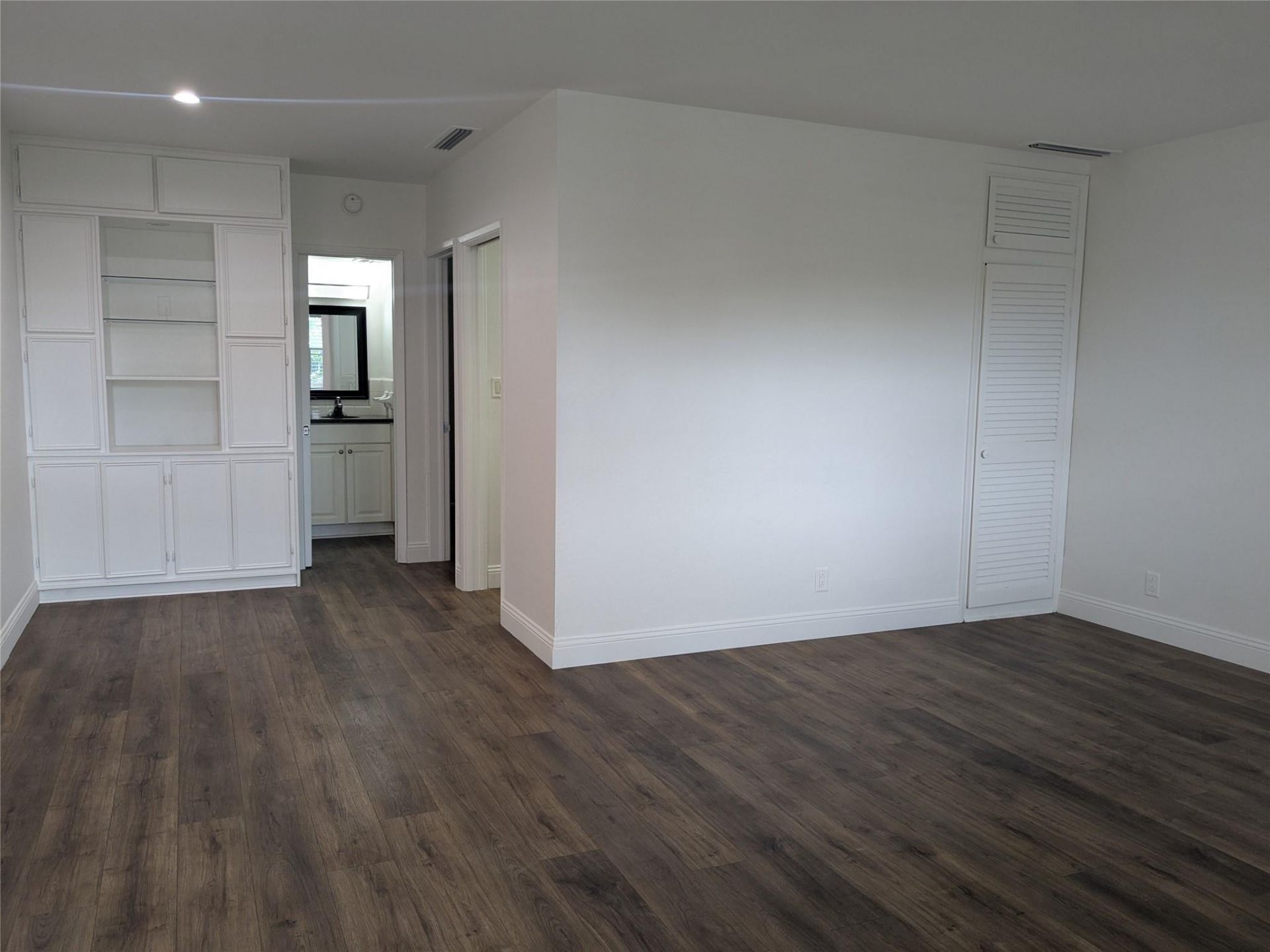 815 Middle River Drive, Unit 215, Fort Lauderdale, FL 33304 Photo