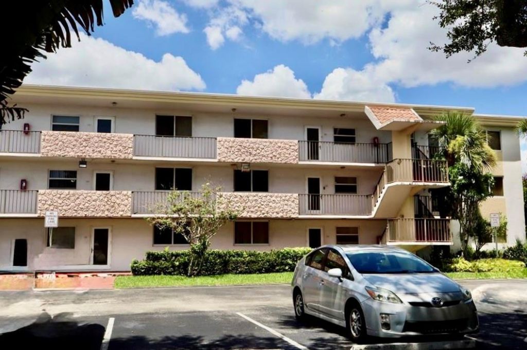5985 Del Lago Circle, Unit 223, Sunrise, FL 33313 Photo
