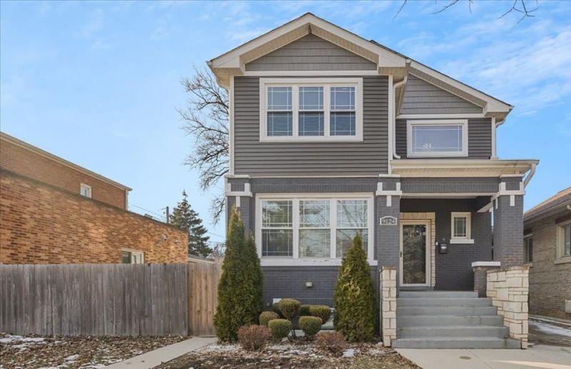 9124 S Bell Avenue, Chicago, IL 60643 Main Photo