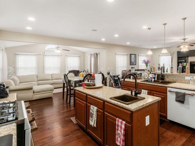 1005 Legacy Lane, Pataskala, OH 43062 Photo 10