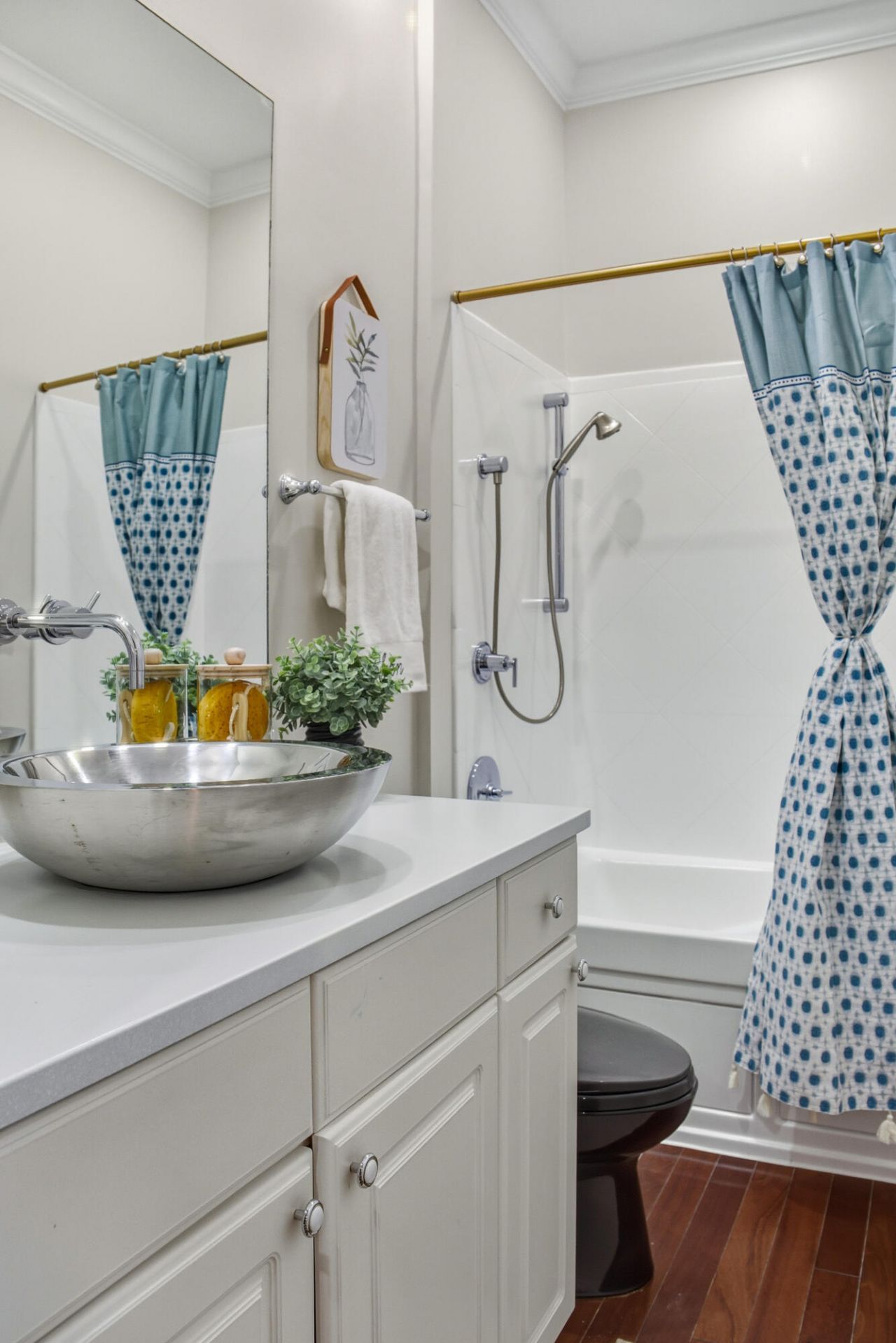 348 King Street Photo 12