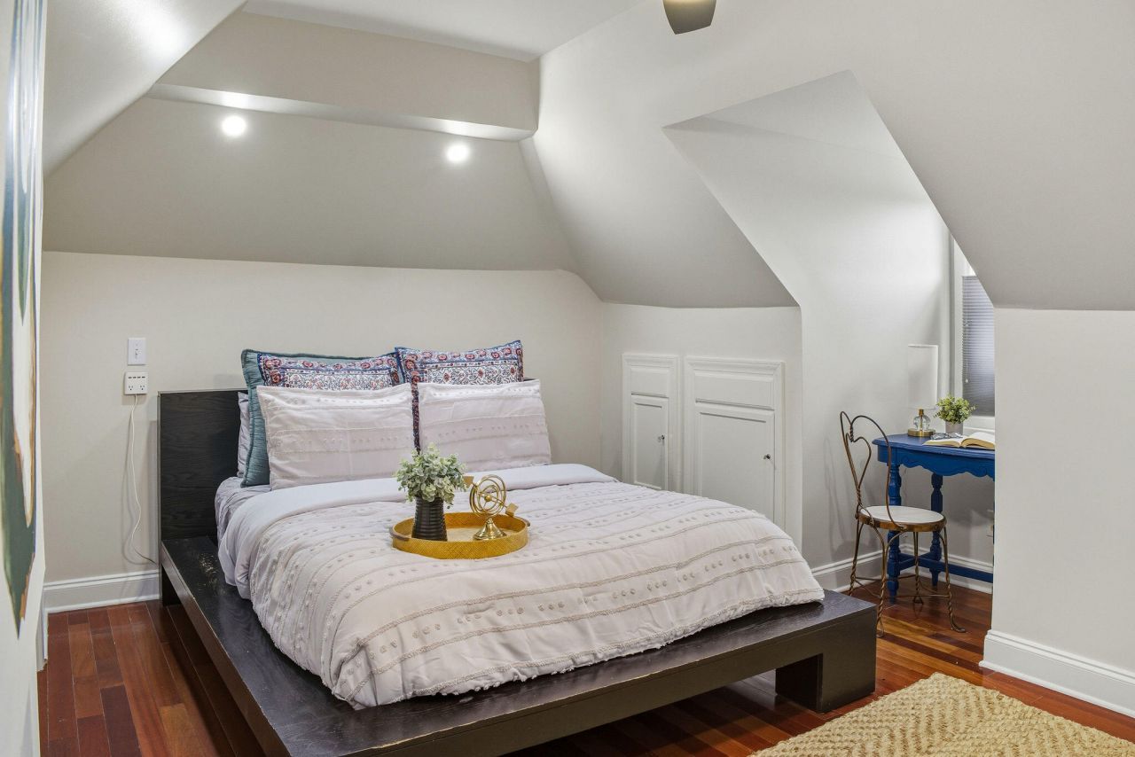 348 King Street Photo 13