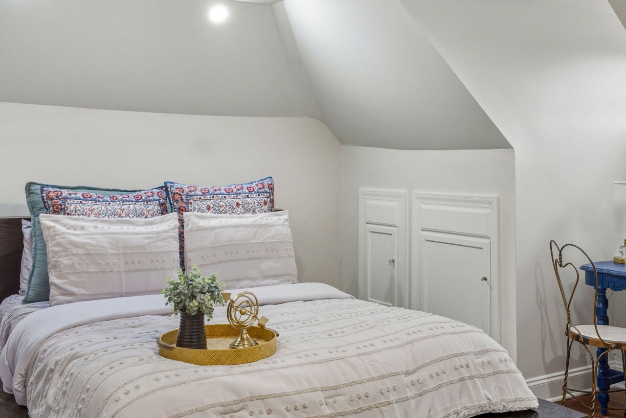 348 King Street Photo 14