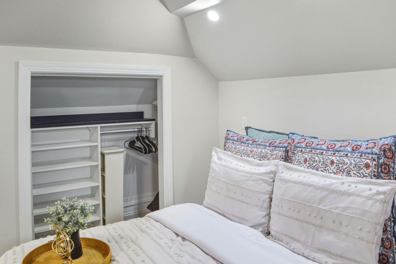 348 King Street Photo 18