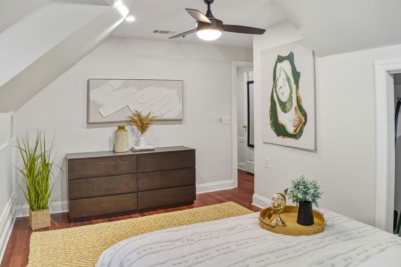 348 King Street Photo 19