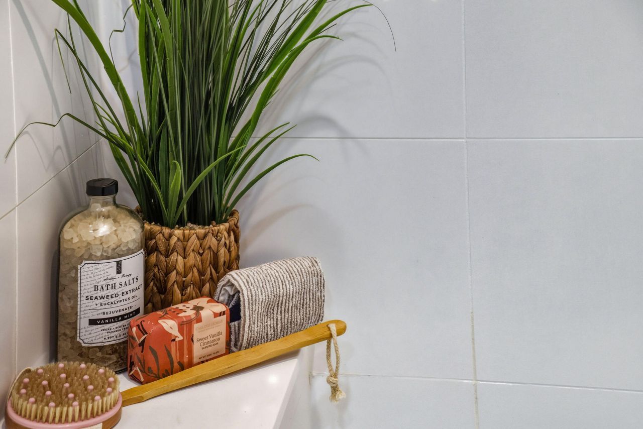 348 King Street Photo 22