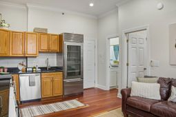 348 King Street photo 4