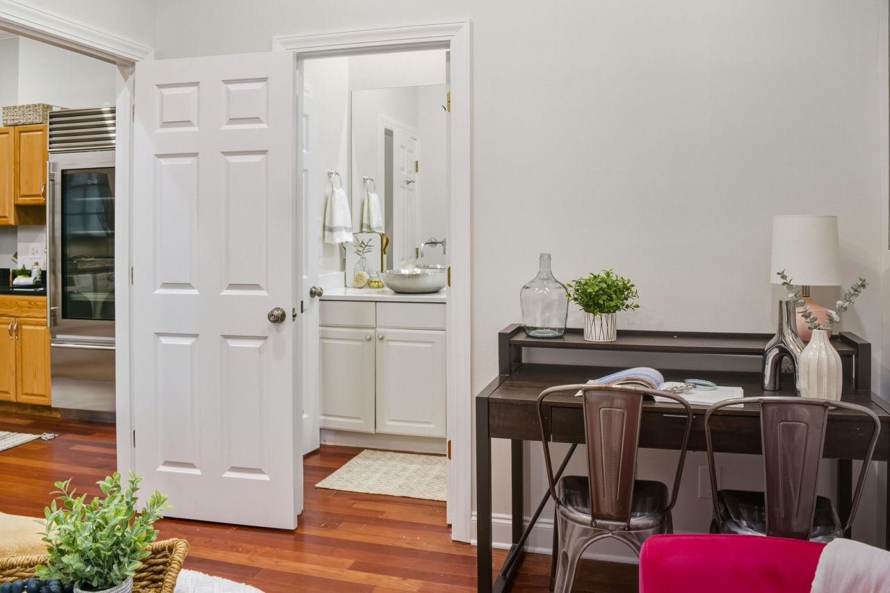 348 King Street Photo 9