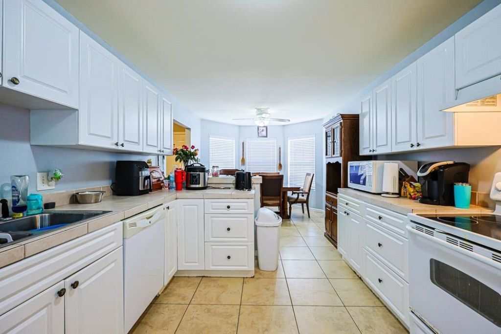 229 Oak Lea Dr. Photo 6