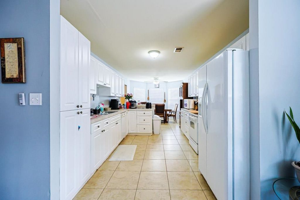 229 Oak Lea Dr. Photo 9