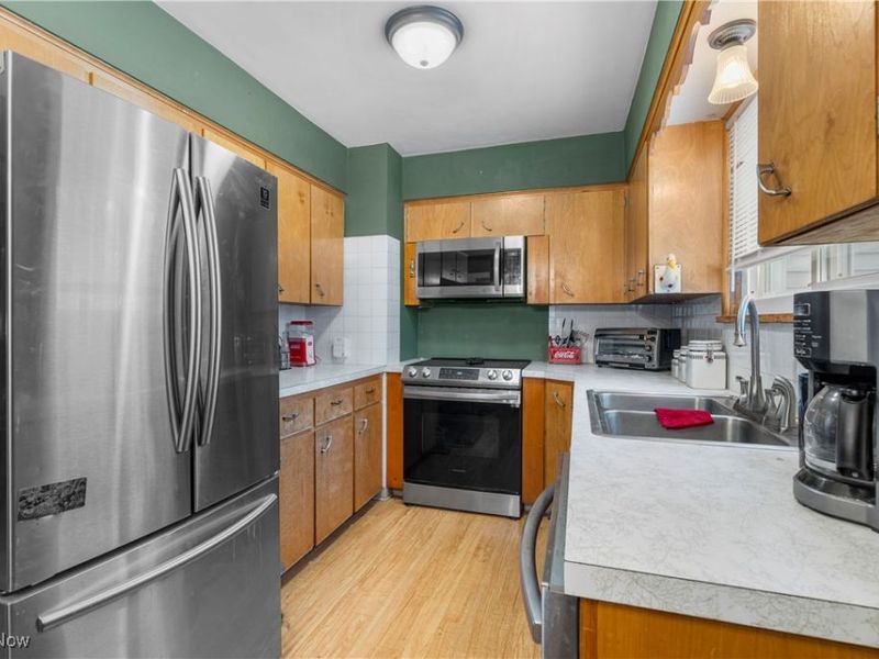 210 Davenport Avenue, Akron, OH 44312 Photo 12