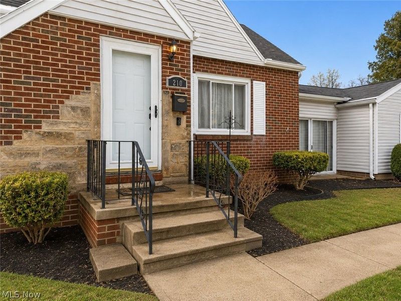 210 Davenport Avenue, Akron, OH 44312 Photo 2