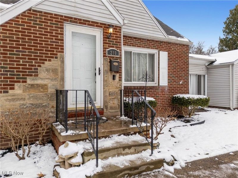 210 Davenport Avenue, Akron, OH 44312 Photo 3