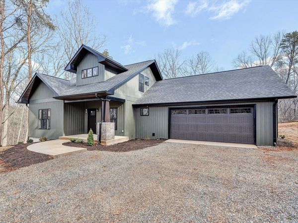 103 Bluff CT, Moneta, VA 24121