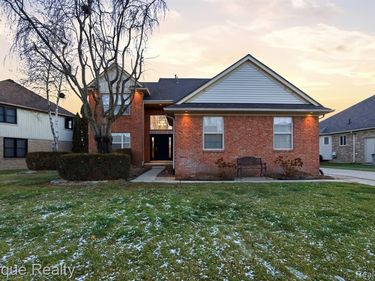 21370 Carlton Drive, Macomb Twp, MI 48044