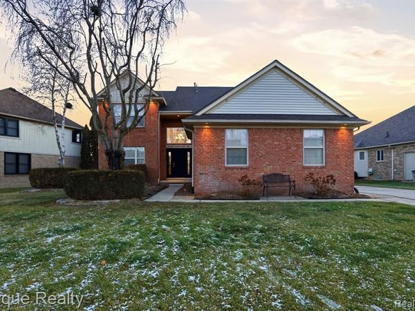 21370 Carlton Drive, Macomb Twp, MI 48044