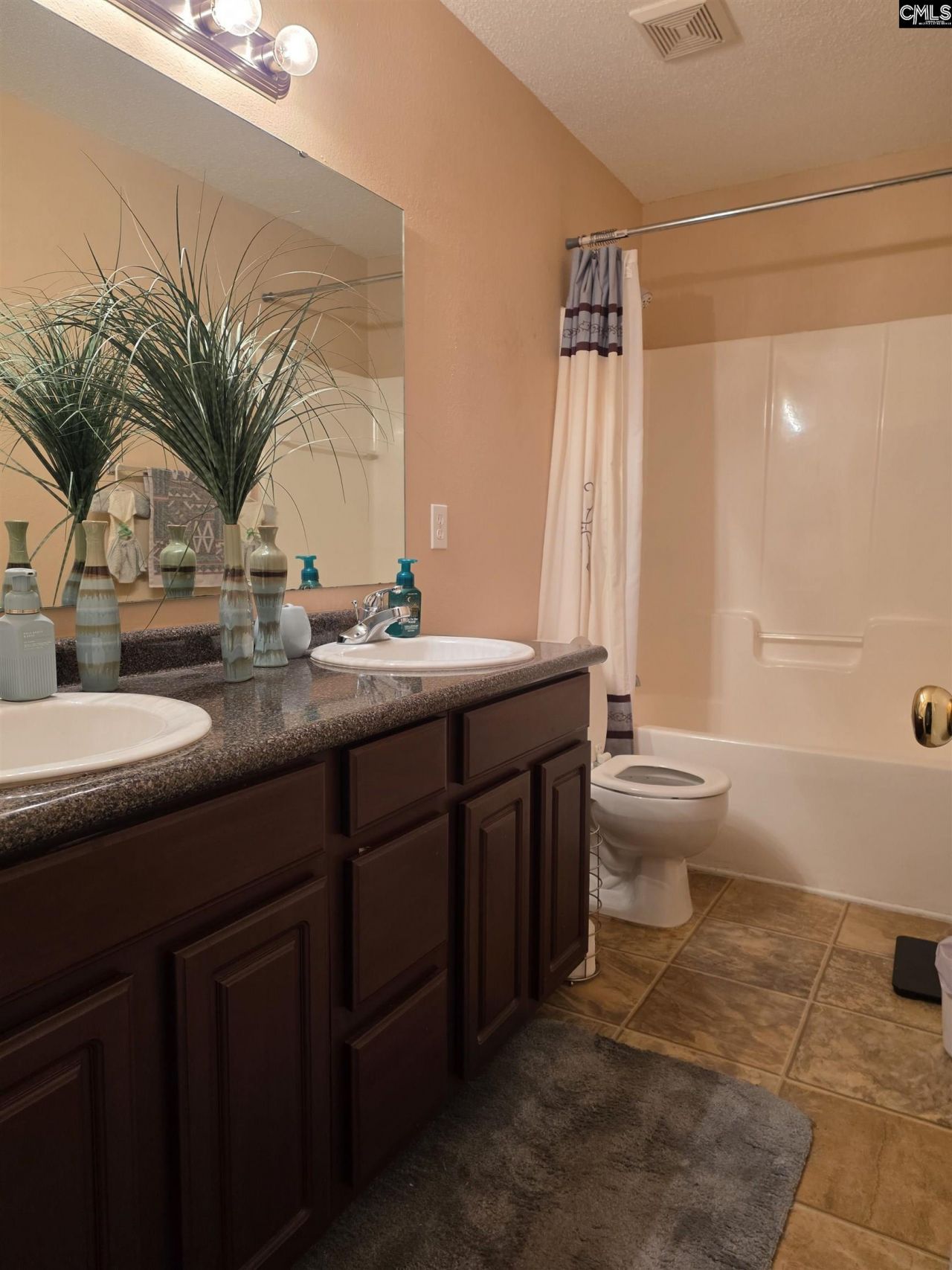 316 Legend Oaks Drive  Photo 12