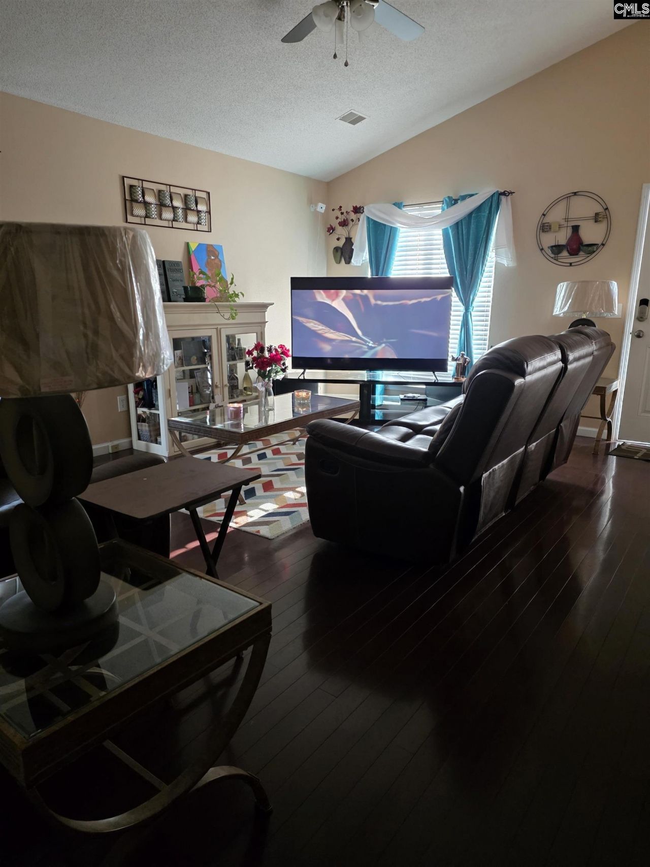 316 Legend Oaks Drive  Photo 4