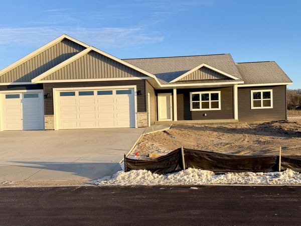 1351 Annapolis Dr, Holmen, WI 54636