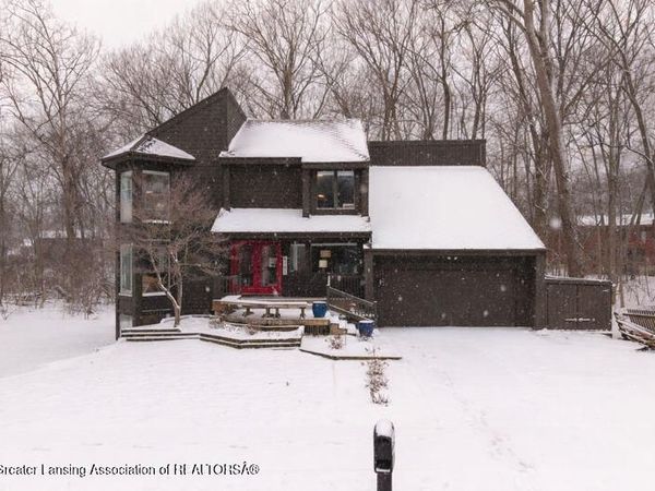 6101 Oak Park Trail, Haslett, MI 48840