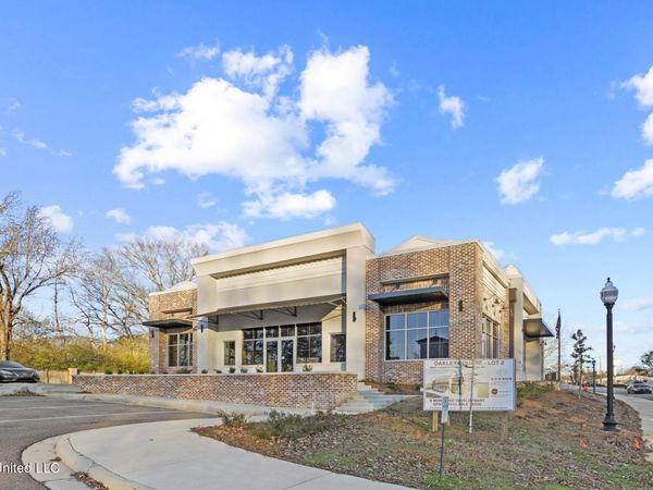 318 W Jackson Street, Ridgeland, MS 39157